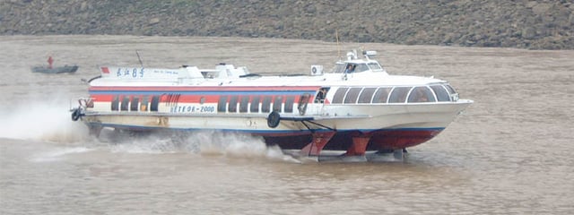Hydrofoil on the Yangtze in the outer reaches of the municipality