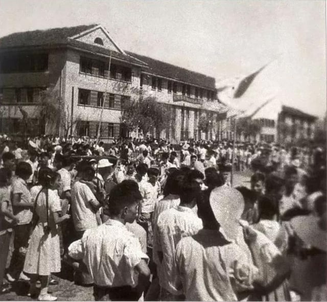 The first students and teachers started to move to Xi'an in 1956