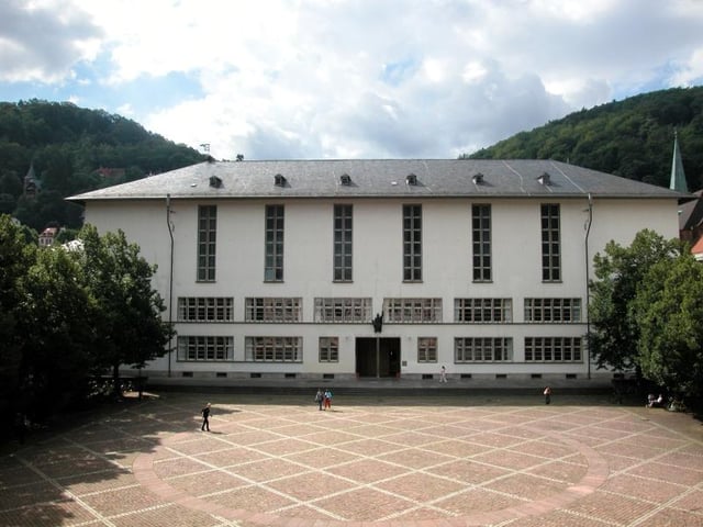 The New University of 1931 as seen from the Old University.