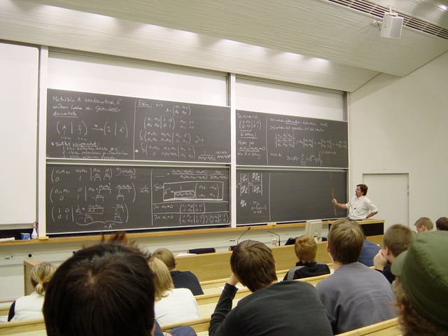 A lecture of mathematics for undergraduates inside the main building.