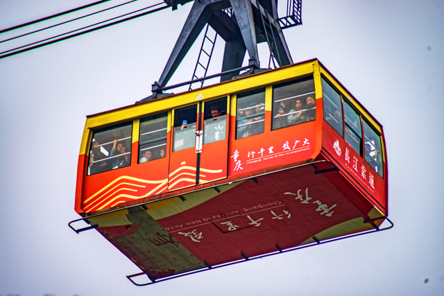 An aerial tramway across Yangtse river in Chongqing CBD Photo by Chen Hualin