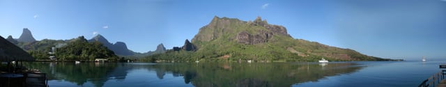 Cook's Bay, left to right, Mou'a Puta (830 m), Mou'a Tohi-ea (1207 m), Mou'a Tamaru To'ofa (916 m), Mou'a Roa (880 m), aka Mt Bali Hai, Mou'a Rotui (899 m). October 2008