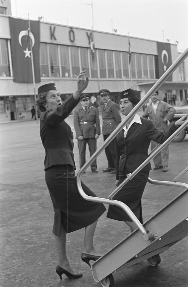 Dutch flight attendants, Istanbul, 1959