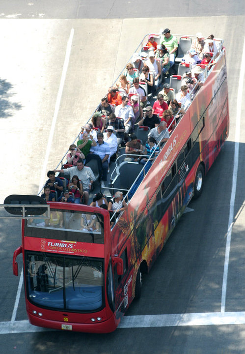 The Turibus runs through many of the most important tourist attractions in the city.
