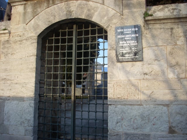 The türbe of Abdulmejid is located inside the Yavuz Selim Mosque in Fatih, Istanbul.