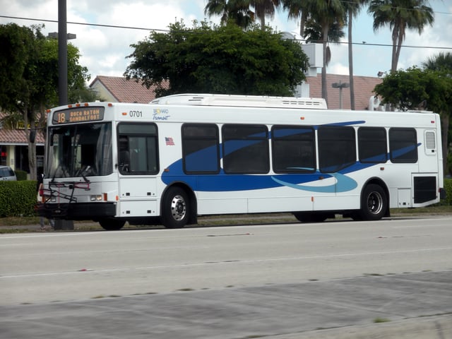 A Broward County Transit bus in the current "Breeze" livery.