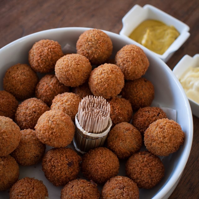 Bitterballen are usually served with mustard.