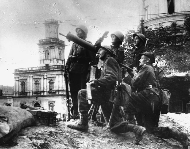 Polish soldiers with anti-aircraft artillery near the Warsaw Central Station in the first days of September 1939.