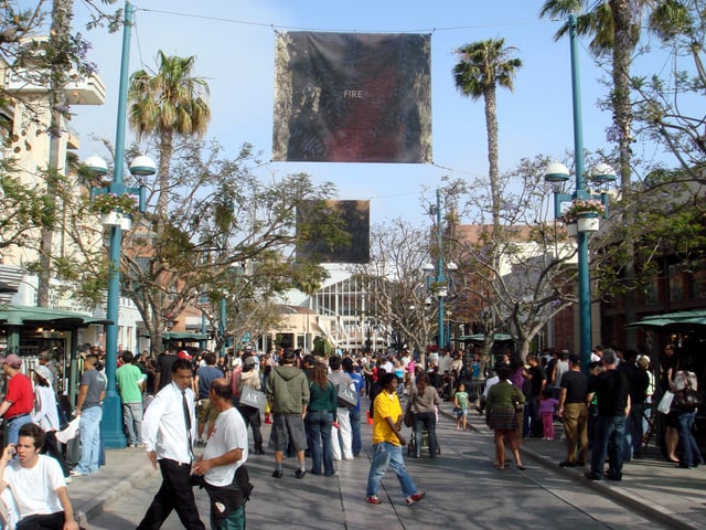A busy day on Third Street Promenade in Santa Monica, California; the south end is the entrance to Frank Gehry's Santa Monica Place.