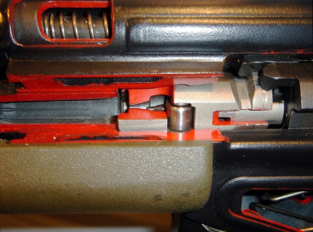 Cutaway model of the chamber with gas relief flutes (left) and roller-delayed action of the G3 assault rifle