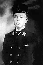 Nâzım Hikmet in 1917, at the age of 15
