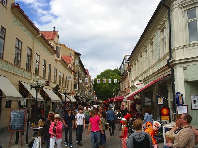 Östersund was founded to stop the faring traditions in Jämtland. This happened first after the railroad was established and the city is now the trading center of Jämtland.