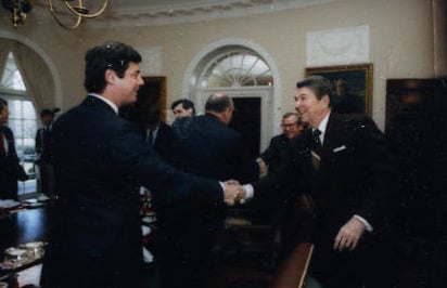 Manafort greeting President Ronald Reagan, 1987