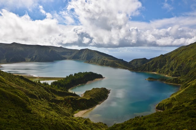 Lagoa do Fogo (English: Lake of Fire), as seen from Miradouro da Serra da Barrosa, along the Água de Pau Massif.