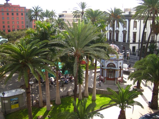 Bus Station—Estación de Guaguas also known as El Hoyo (The hole), on the left, out of the image—at San Telmo Park, Las Palmas de Gran Canaria