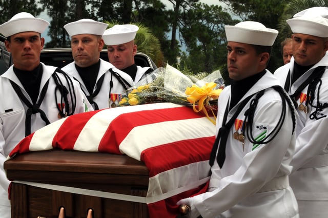 Sailors from a US Navy honor guard carry Navy pilot Scott Speicher's remains.