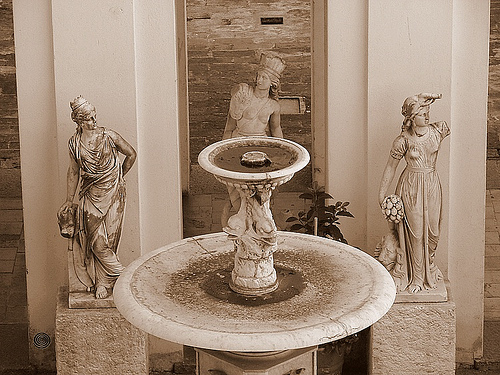 Fountain in the entry of the Cabildo