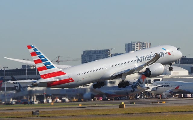 An American Airlines Boeing 787-9 taking off from Sydney Airport in July 2018