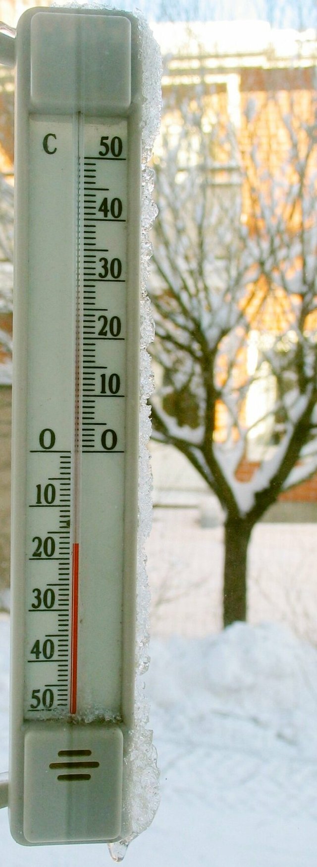A typical Celsius thermometer measures a winter day temperature of −17 °C