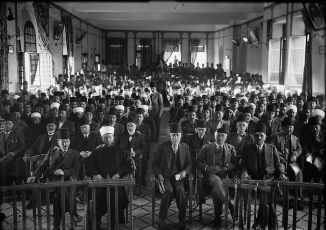 An Arab "protest gathering" in session, in the Rawdat el Maaref hall, 1929. From left to right : unknown – Amin al-Husayni – Musa al-Husayni – Raghib al-Nashashibi – unknown