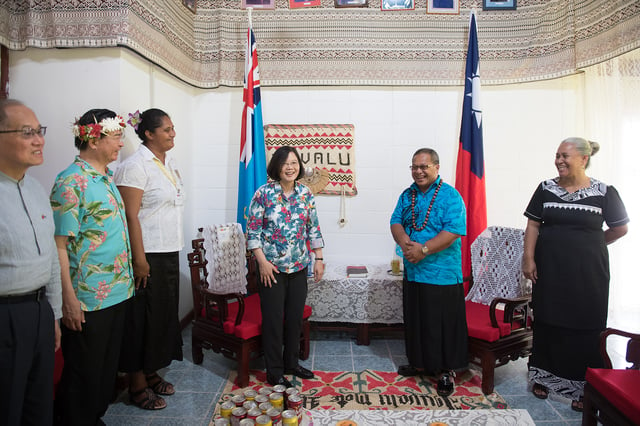 Taiwan President Tsai Ing-wen visits Governor-General of Tuvalu Iakoba Italeli in November 2017