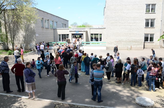 A line to enter a polling place in Donetsk, 11 May