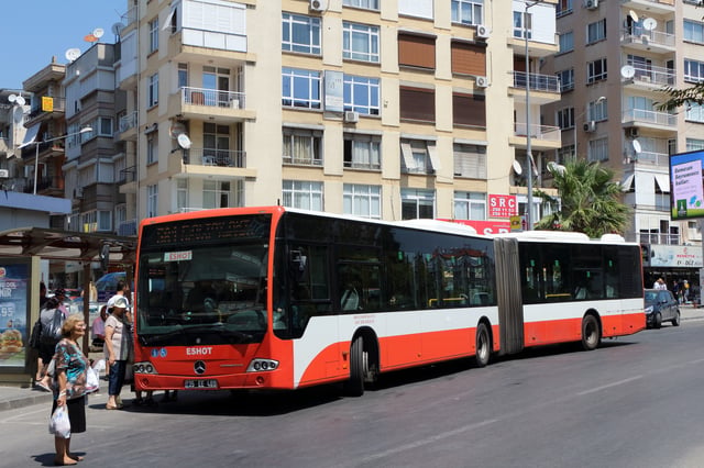 An ESHOT bus in Konak