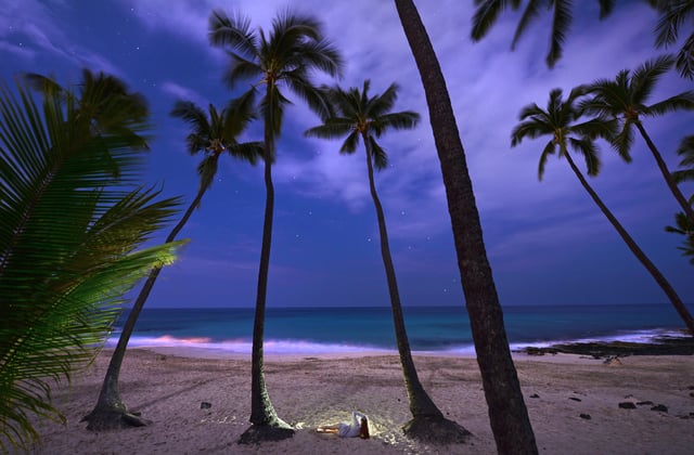 Laʻaloa Bay, also known as "Magic Sands," located in Kailua-Kona