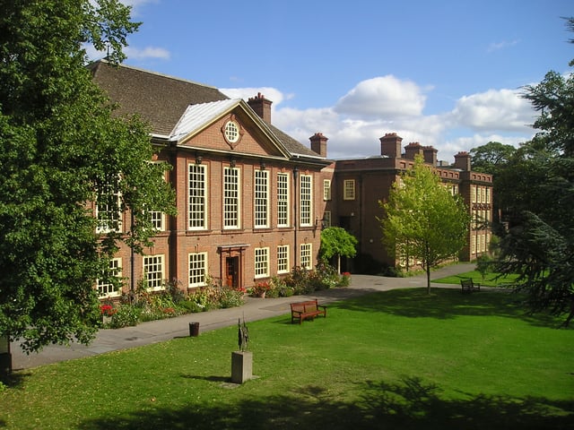Roberts studied chemistry at Somerville College (pictured) in 1943–47