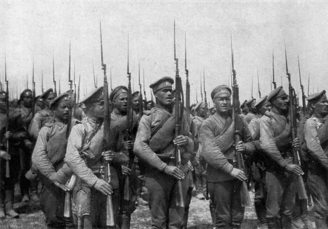 Russian Imperial infantry of World War I armed with Mosin–Nagant rifles