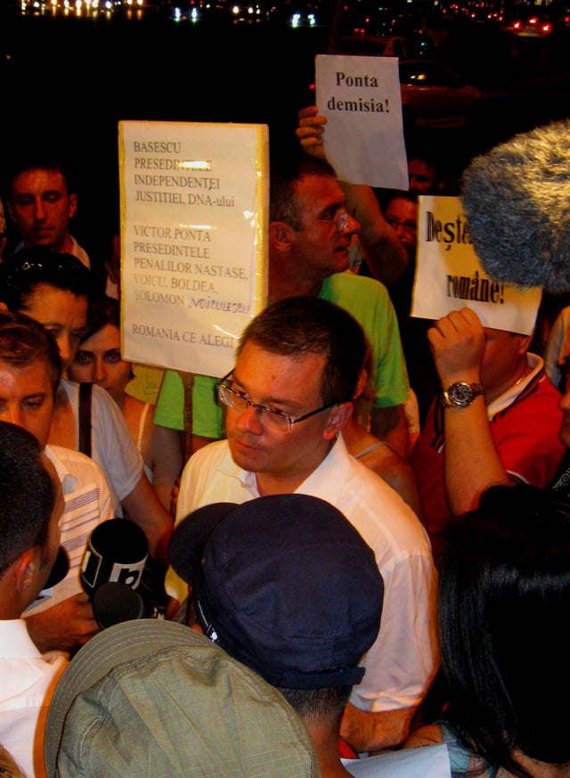 Mihai Răzvan Ungureanu at a protest against impeachment of President Traian Băsescu