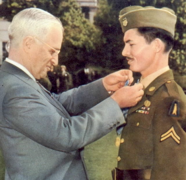 Corporal Doss receiving the Medal of Honor from President Harry S. Truman on October 12, 1945