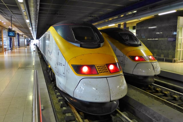 Eurostar e300 trains, in their former livery at Brussels Midi/Zuid