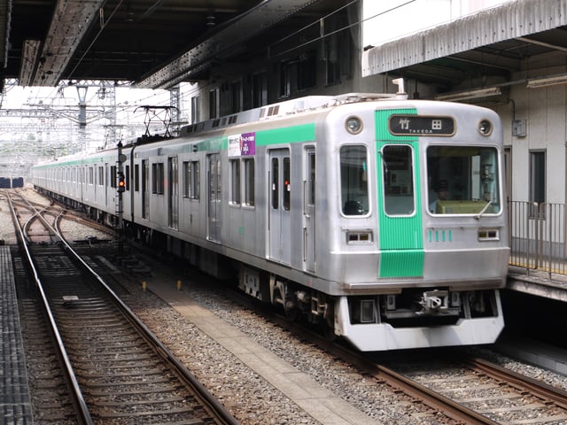 An express service bound for Kokusaikaikan Station of the Karasuma Line is running on Kintetsu Kyoto Line
