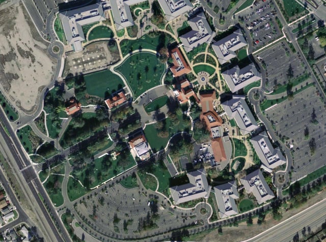 Aerial photograph of the Sun headquarters campus in Santa Clara, California