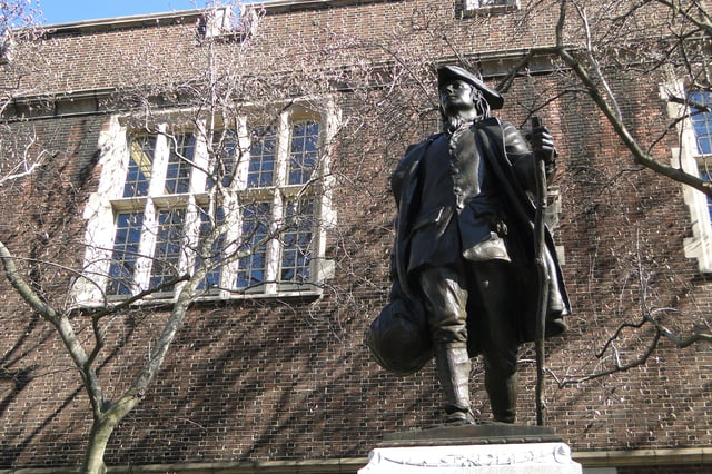 Statue of Benjamin Franklin on the campus of the University of Pennsylvania, 2011
