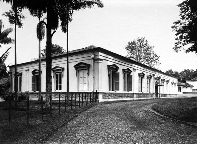 Museum and lab of the Buitenzorg Plantentuin.
