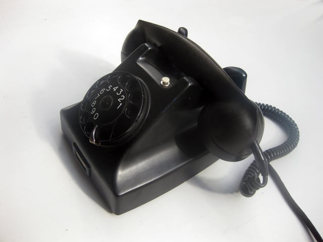 The Ericsson DBH15 telephone, a successor of the DBH 1001 and redesigned in 1947 by Gerard Kiljan