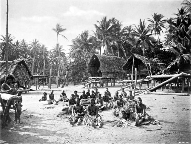 Kerepunu women at the marketplace of Kalo, British New Guinea, 1885