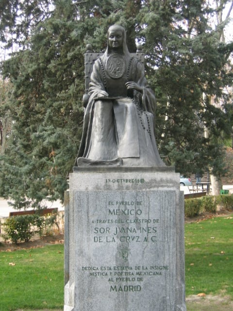 Statue of Sor Juana Inés in Madrid, España.
