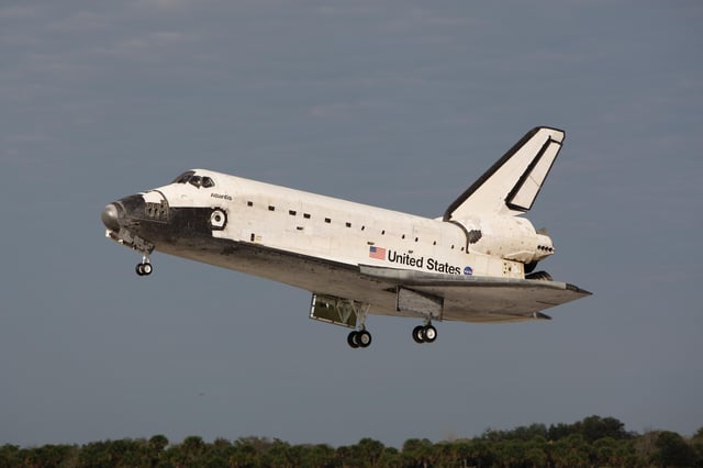 Atlantis landing at KSC after STS-122.