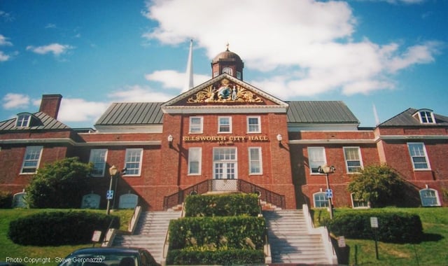 Ellsworth City Hall (1935)
