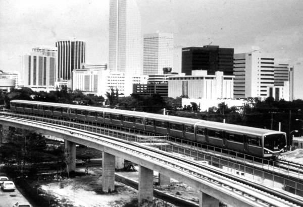 Early photo of a northbound Metro train approaching Brickell