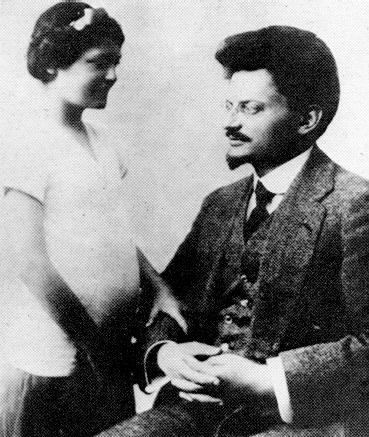 Leon Trotsky with his daughter Nina in 1915