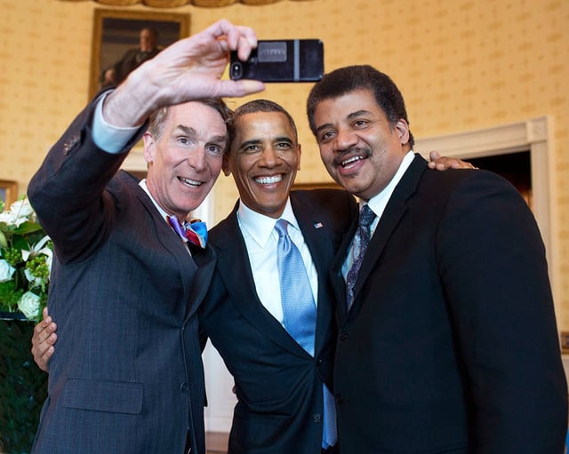 Bill Nye takes a selfie with former US President Barack Obama and Neil deGrasse Tyson at the White House