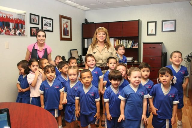 Sonoran children visiting the Office of Sonora State Deputy