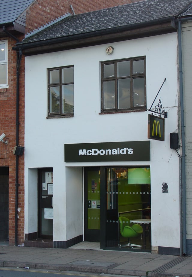 Discreet shopfront in historic Stratford-upon-Avon