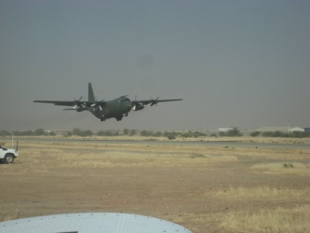 An airplane landing in Abéché.
