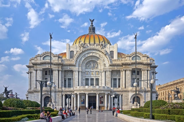 The Art Nouveau/Neoclassical Palacio de Bellas Artes is the prominent cultural center in the city