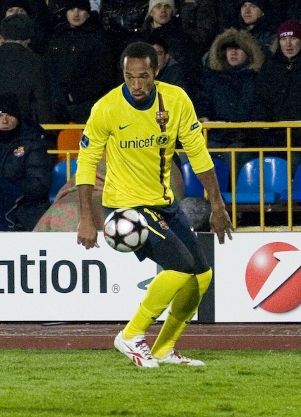 Henry playing for Barcelona in a UEFA Champions League game during the 2008–09 season.